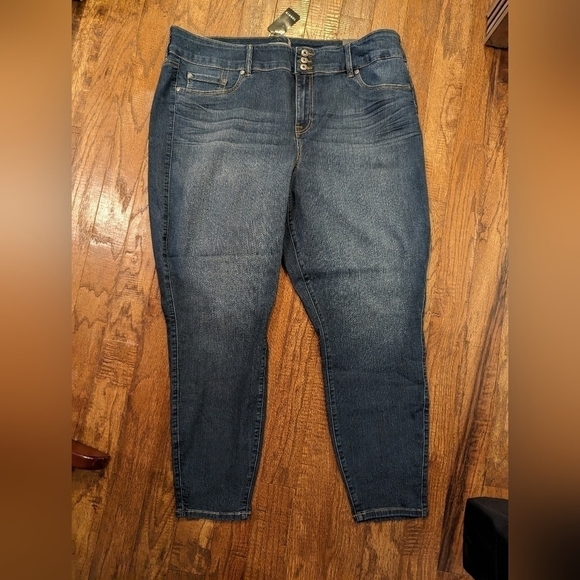 Torrid jeans, super stretch, high waist, skinny | plus size 26 tall - Picture 5 of 12